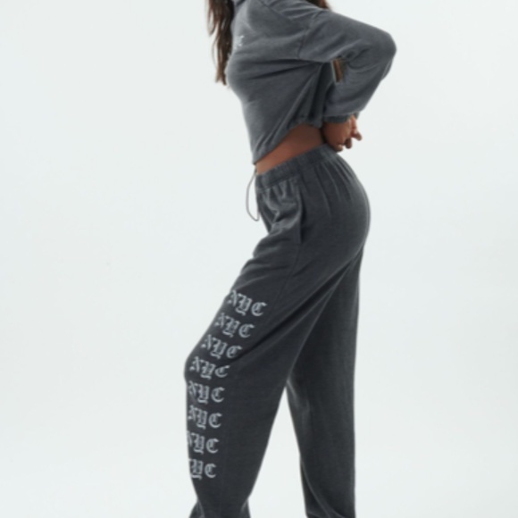 Garage Boyfriend Joggers - Picture 2 of 6